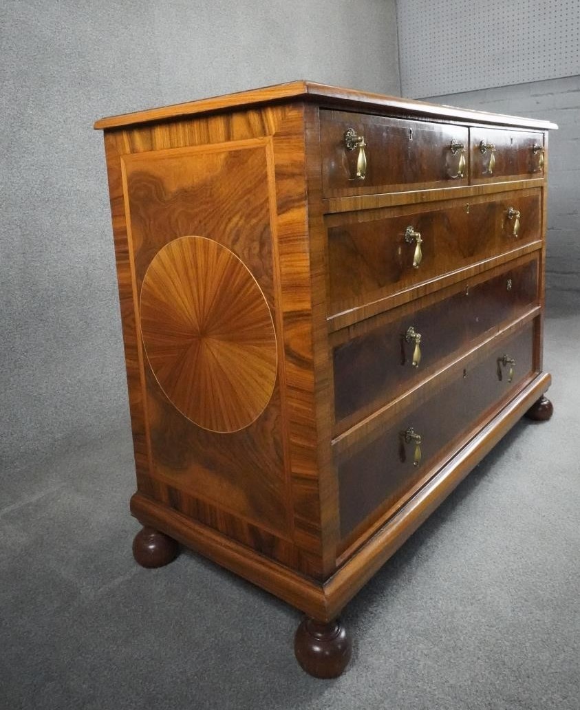 A William and Mary style oyster veneer chest with walnut crossbanding and satinwood stringing and - Image 4 of 12