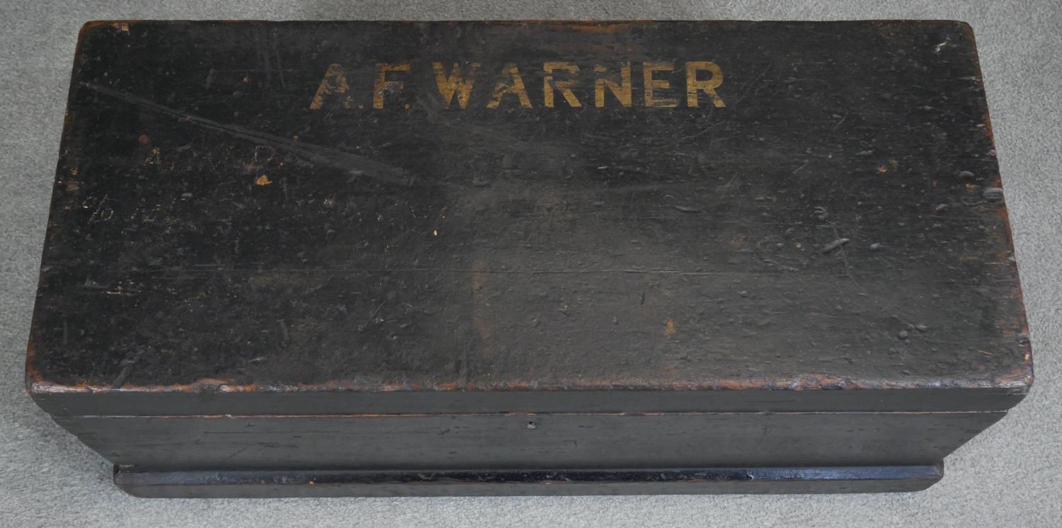 A 19th century painted seaman's chest with twin rope carrying handles. H.41 W.91 D.42cm - Image 4 of 5