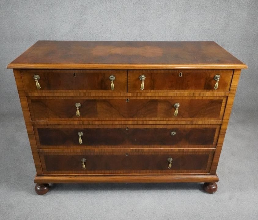 A William and Mary style oyster veneer chest with walnut crossbanding and satinwood stringing and - Image 2 of 12