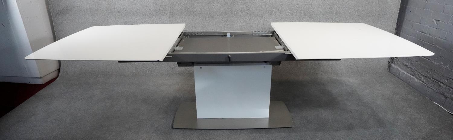 A contemporay Bo Concept extending dining room table with integral folding central leaf on - Image 5 of 6