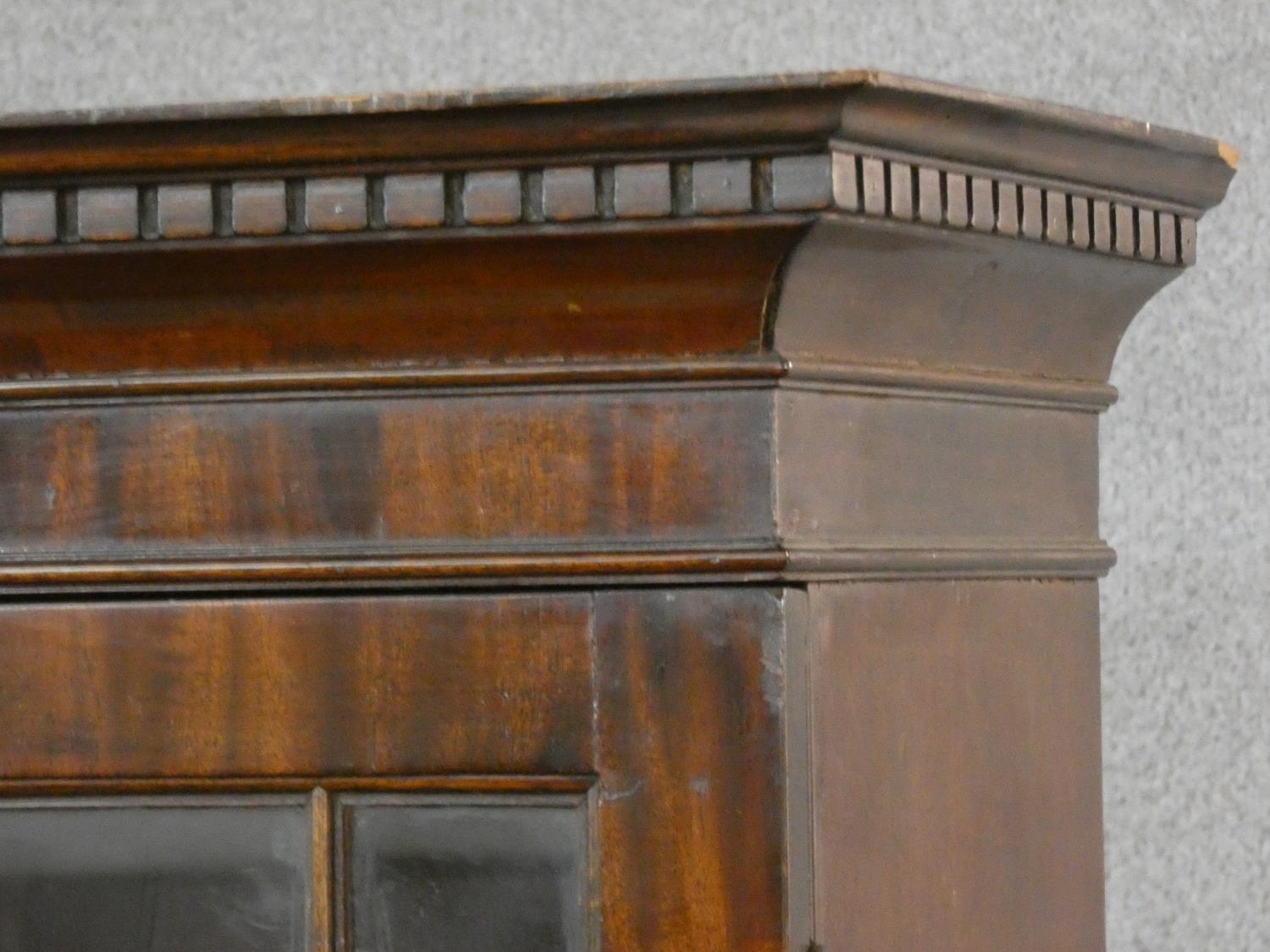 A C.1900 Georgian style library bookcase with astragal glazed doors enclosing bookshelves above - Image 4 of 5