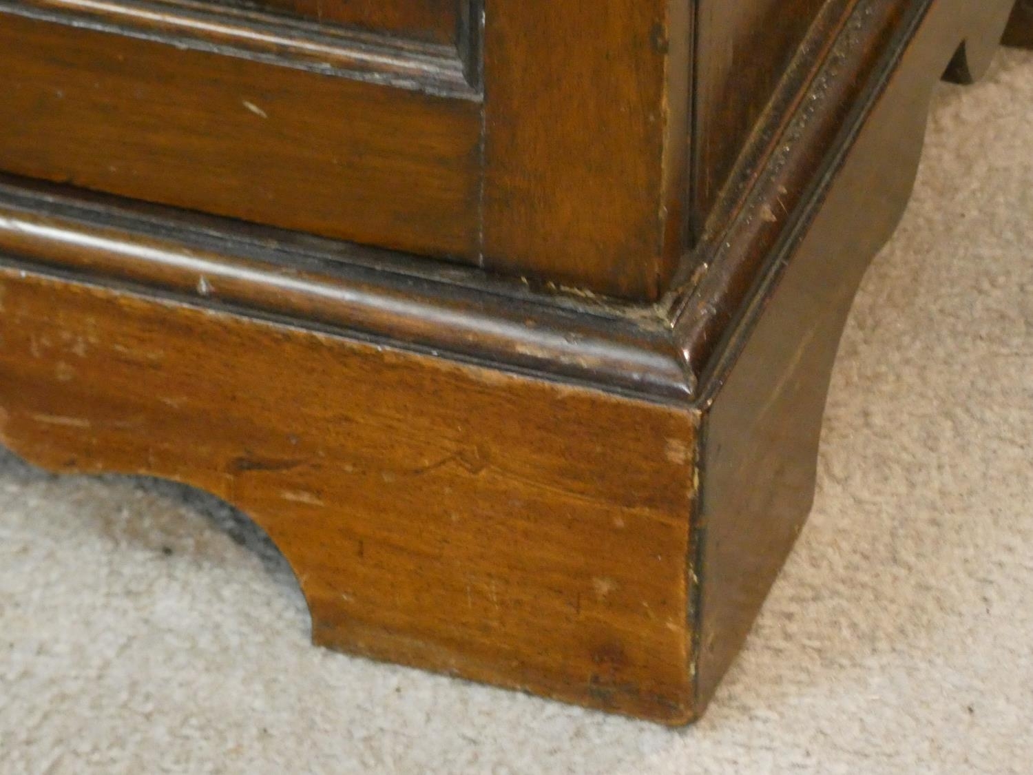 A C.1900 Georgian style library bookcase with astragal glazed doors enclosing bookshelves above - Image 5 of 5