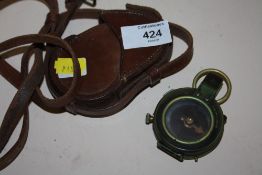 A 1918 MILITARY STYLE BRASS COMPASS IN LEATHER FITTED CASE