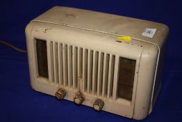 A VINTAGE 'LITTLE MAESTRO' PILOT RADIO