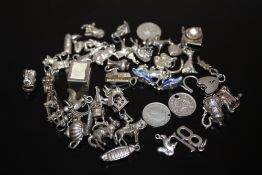 A LARGE QUANTITY OF SILVER BRACELET CHARMS APPROX WEIGHT 100G