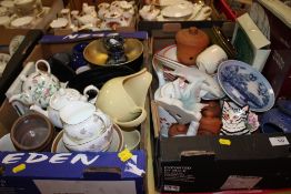 TWO TRAYS OF ASSORTED CERAMICS TO INCLUDE SPICE JARS, WEDGWOOD ETC