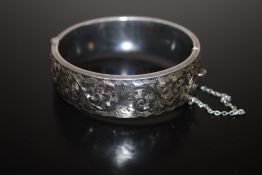 A HALLMARKED SILVER ENGRAVED BANGLE