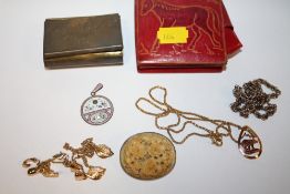A SMALL QUANTITY OF COLLECTABLES TO INCLUDE AN ENAMEL PENDANT, SILVER CHAIN, CARVED BROOCH,