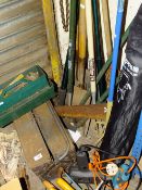 A METAL TOOLBOX PLUS CONTENTS TOGETHER WITH GARDEN TOOLS ETC