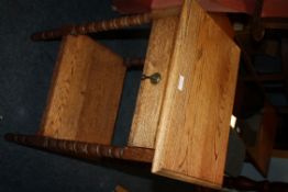 AN OAK SINGLE DRAWER HALL TABLE, H 76 cm, W 51 cm. D 40 cm