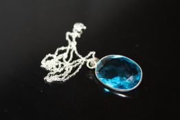 A STERLING SILVER AND BLUE TOPAZ PENDANT ON CHAIN