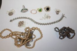 A COLLECTION OF STERLING SILVER AND OTHER JEWELLERY TO INCLUDE BRACELETS, NECKLACES ETC.