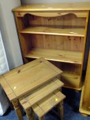 A SMALL HONEY PINE OPEN BOOKCASE H-104 W-76 CM AND A NEST OF TABLES (2)