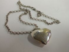 A LARGE SILVER HEART SHAPED LOCKET ON SILVER CHAIN, APPROX TOTAL WEIGHT 25.8G