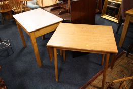A RETRO FORMICA TOP SMALL KITCHEN TABLE H-75 W-91 CM AND A SMALL MODERN KITCHEN TABLE (2)