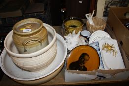 A QUANTITY OF CERAMICS TO INCLUDE SYLVAC BOWL, ETC