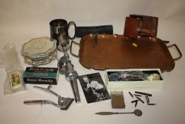 A TRAY OF COLLECTABLES TO INCLUDE A TRAVELLING MANICURE SET, LEE SAVOLD SIGNED PHOTOGRAPH, TWIN