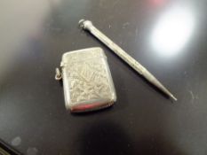 A HALLMARKED SILVER VESTA CASE TOGETHER WITH A STERLING SILVER PROPELLING PENCIL