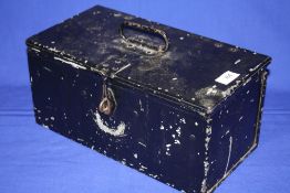 A VINTAGE ENAMELLED LIDDED BOX