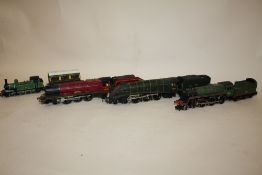 FOUR MODEL RAILWAY LOCOMOTIVES TO INCLUDE A HORNBY 60022 MALLARD, MAINLINE ETC.