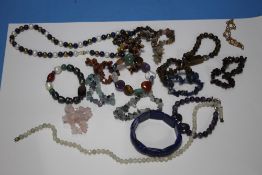 A QUANTITY OF POLISHED HARDSTONE JEWELLERY