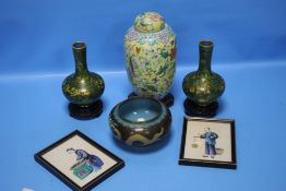 A COLLECTION OF ORIENTAL STYLE ITEMS TO INCLUDE LIDDED JAR, CLOISSONE STYLE VASES ETC. NO MARKS TO