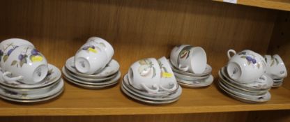 A COLLECTION OF ROYAL WORCESTER 'EVESHAM' TEA & DINNERWARE
