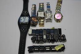 A COLLECTION OF ASSORTED WRIST WATCHES AND STRAPS