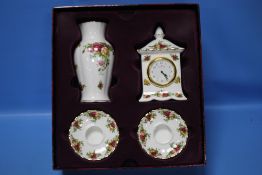 A BOXED SET OF ROYAL ALBERT 'OLD COUNTRY ROSES'