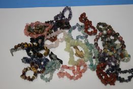 A QUANTITY OF POLISHED HARDSTONE JEWELLERY