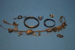 A QUANTITY OF SILVER AND WHITE METAL JEWELLERY TO INCLUDE A CHARM BRACELET