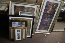 A QUANTITY OF FRAMED AND GLAZED PRINTS