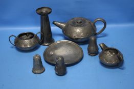 A SMALL COLLECTION OF PEWTER