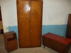 A THREE PIECE VINTAGE BEDROOM SUITE INCLUDING A WARDROBE, BLANKET CHEST AND BEDSIDE CUPBOARD