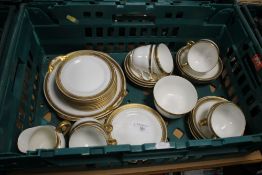 A TRAY OF ROYAL DOULTON TEA & DINNERWARE