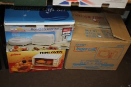 A BOXED MINI OVEN, A BOXED BREAKFAST GIFT SET AND A BOXED 12