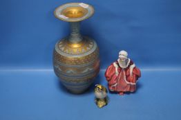 A CERAMIC VASE TOGETHER WITH A ROYAL DOULTON FIGURINE 'GOODY TWOSHOES' AND A BESWICK 'GOLDCREST' (