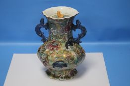 AN EARLY MASON'S IRONSTONE CHINESE STYLE VASE WITH MOCK CHINESE CHARACTER MARKS TO UNDERSIDE A/F