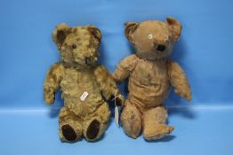 TWO VINTAGE JOINTED TEDDY BEARS, in playworn condition, have been very well loved¦Condition Report: