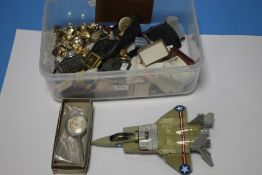 A BOX OF ASSORTED COLLECTABLES AND COSTUME JEWELLERY