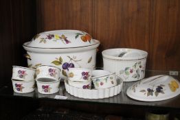 A COLLECTION OF ROYAL WORCESTER 'EVESHAM' AND OTHER CERAMICS