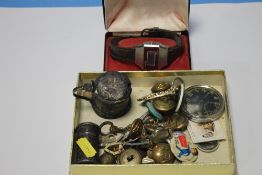 COLLECTABLES TO INCLUDE A WRIST WATCH, PIN BADGES, MILITARY TYPE BUTTONS ETC.