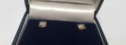 18 CT WHITE GOLD FOUR CLAW SET RBC DIAMOND STUDS, BOXED, DIAMONDS 1.06 CT