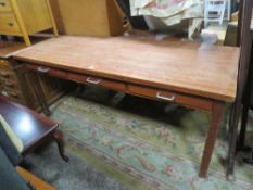 A VINTAGE 'BELL BARN' MAHOGANY THREE DRAWER LIBRARY TABLE H-76 CM W-184 CM
