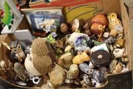 A COLLECTION OF ASSORTED OWL FIGURES TO INCLUDE A MURANO GLASS EXAMPLE