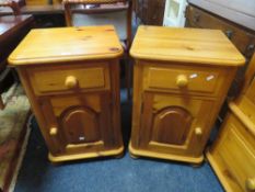 A PAIR OF PINE BEDSIDE CABINETS H 70 CM W 45 CM (2)