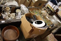 TWO BOXES OF METALWARE TO INCLUDE AN ENAMEL FONDUE SET TOGETHER WITH TWO TRAYS OF GLASSWARE