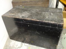 A LARGE WOODEN CHEST 95 CM X 53 CM X 58 CM