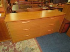 A MODERN SIX DRAWER CHEST OF DRAWERS H-72 CM W-154 CM