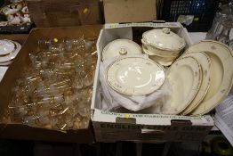 A TRAY OF FLORAL ALFRED MEAKIN DINNERWARE TOGETHER WITH A TRAY OF RETRO DRINKING GLASSES